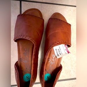 Really cute pair of flats, size 8